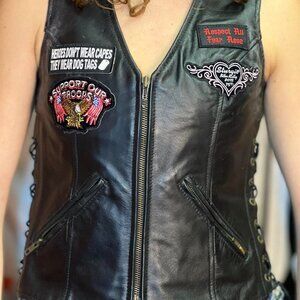 Black leather biker vest with patches🇺🇸| Size: Medium